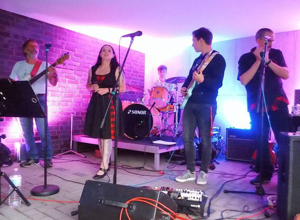 Rusty Nails live