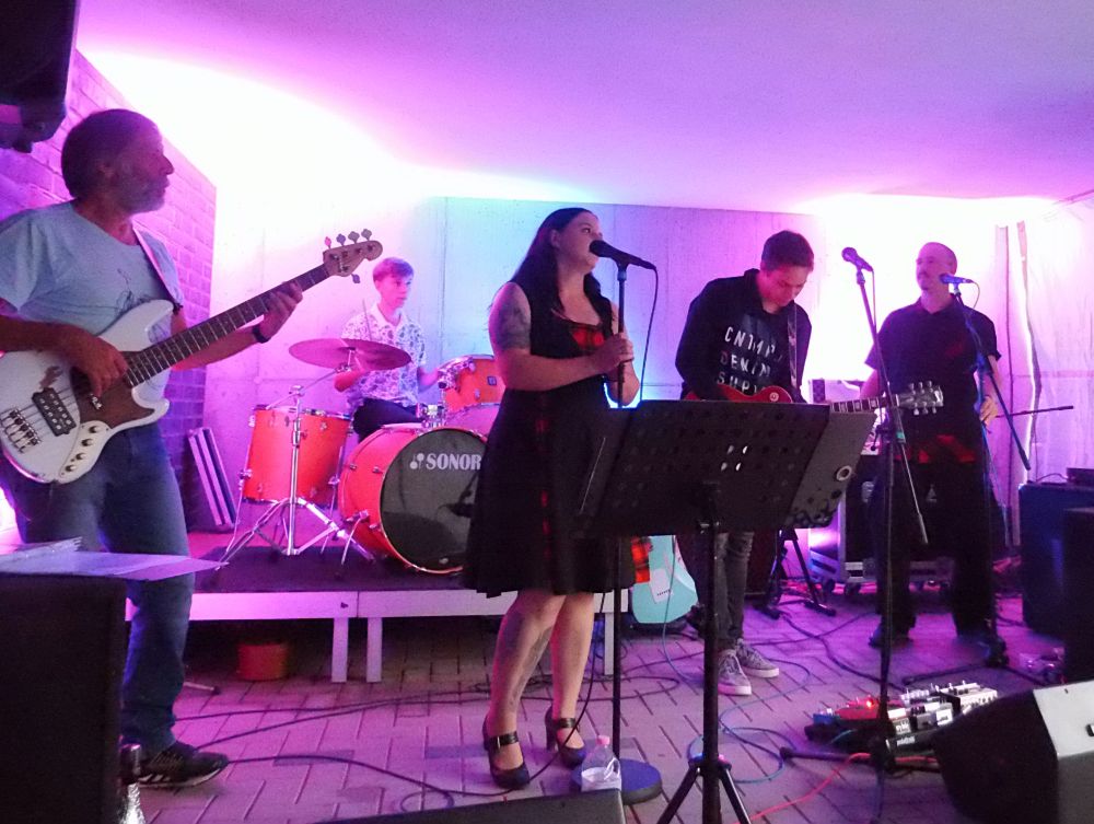 Rusty Nails live